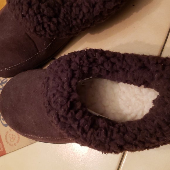 New with tags, Dearfoam Slippers, Women's size small (5-6) - Picture 6 of 6